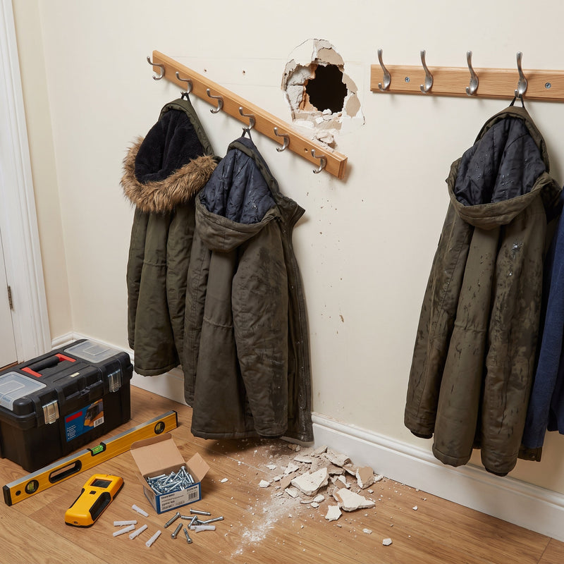 Fixer un porte-manteau sur du placo : quelle cheville pour quel poids