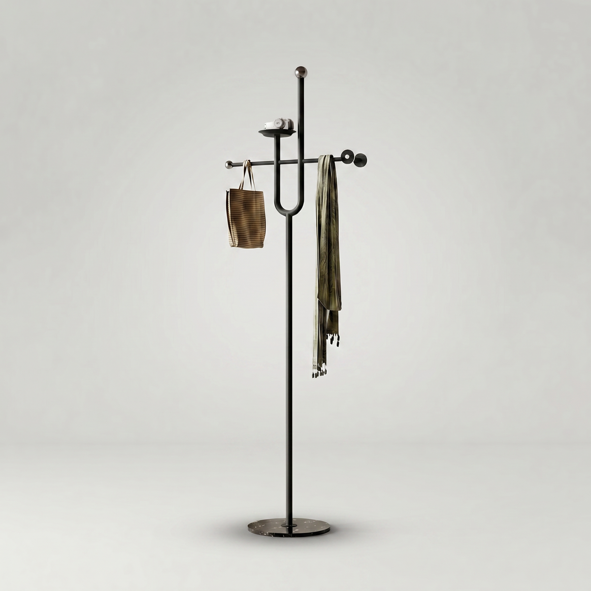 Porte-Manteau sur Pied Noir Fourche Traverse et Vide-Poche, vue 4 sur 4